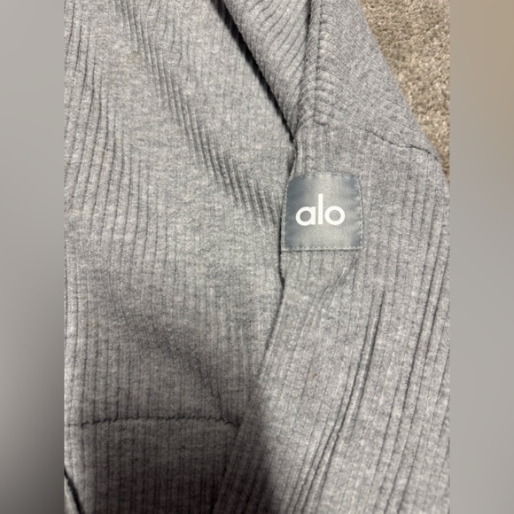 ALO Yoga Muse MATCHING SET - Picture 7 of 12